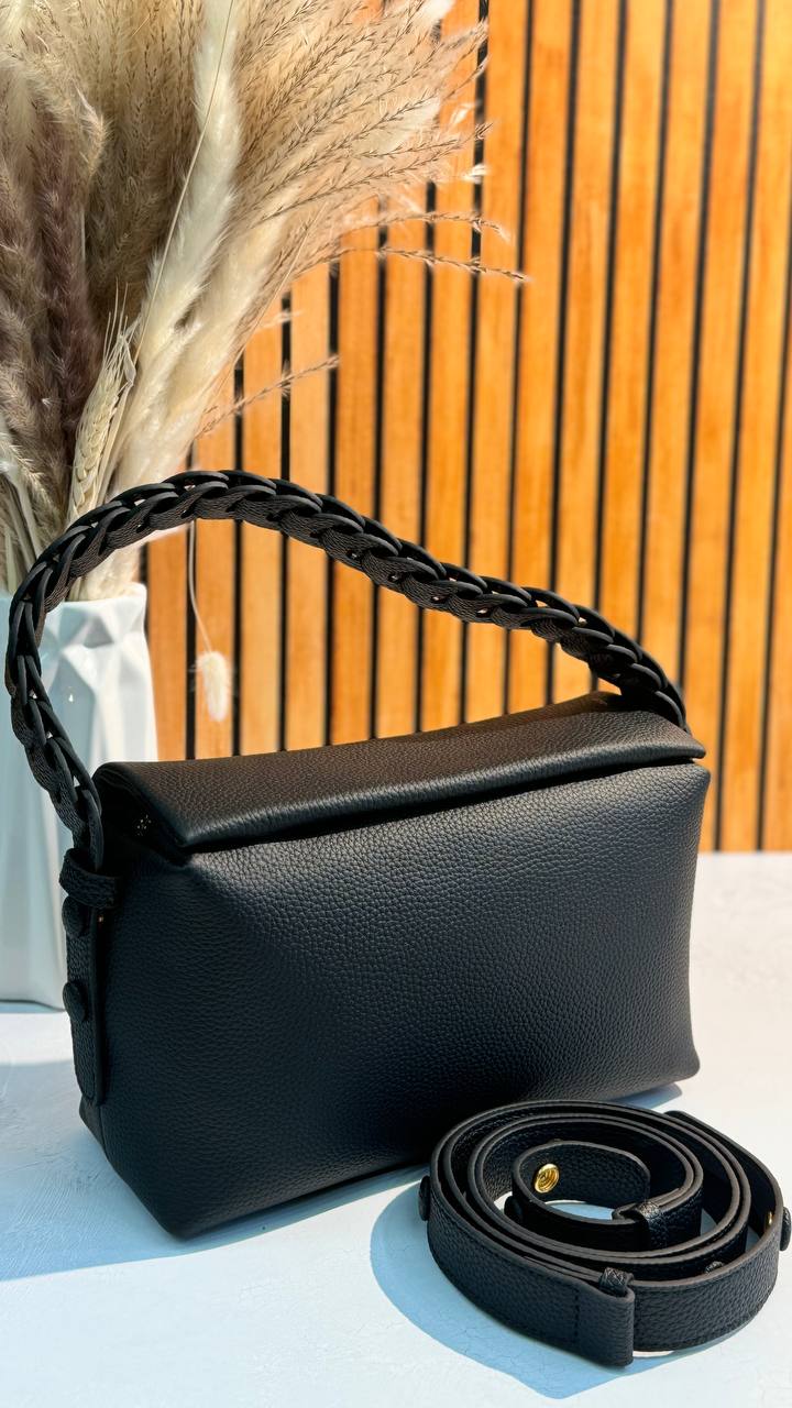 Modern Classic: Genuine Leather Handbag Elegance