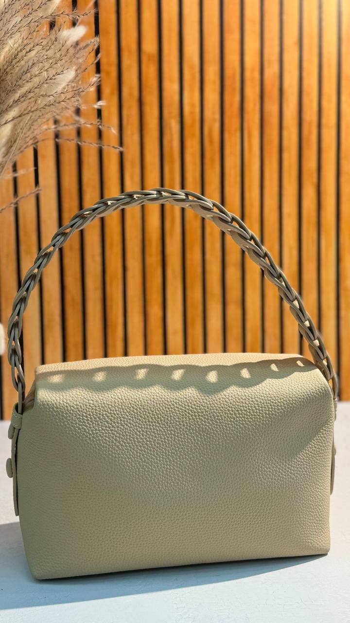 Modern Classic: Genuine Leather Handbag Elegance