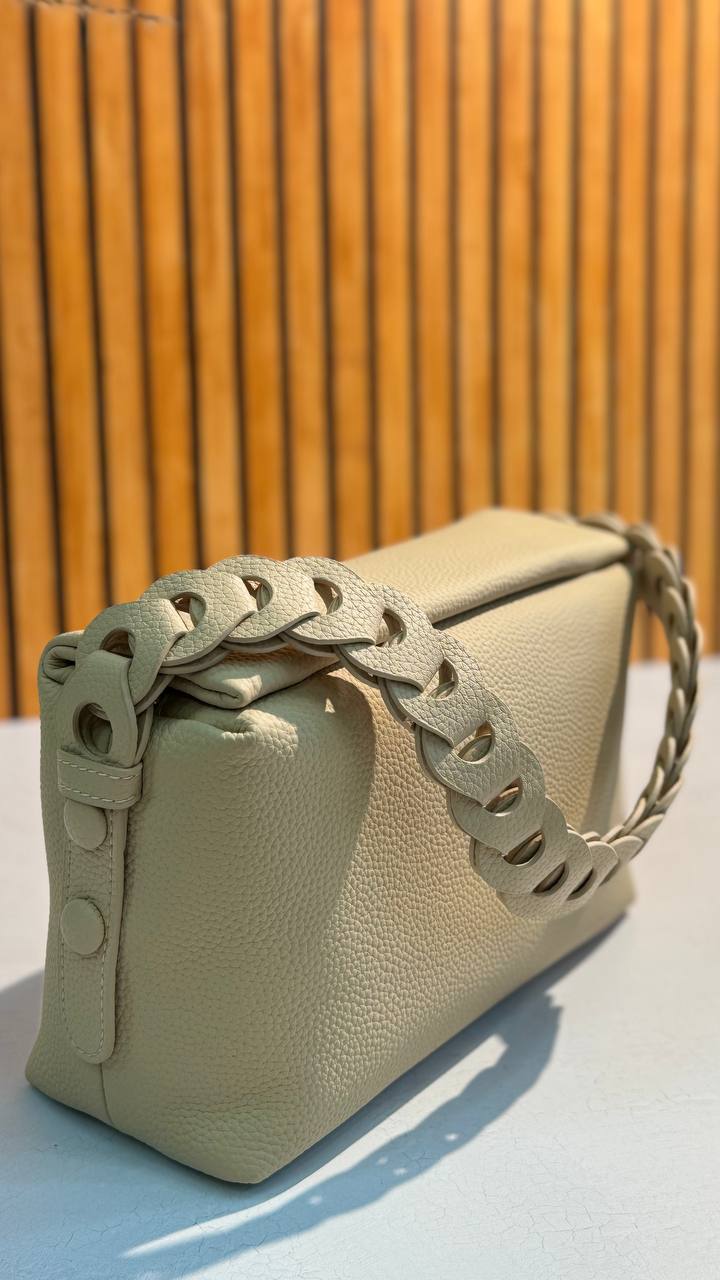 Modern Classic: Genuine Leather Handbag Elegance