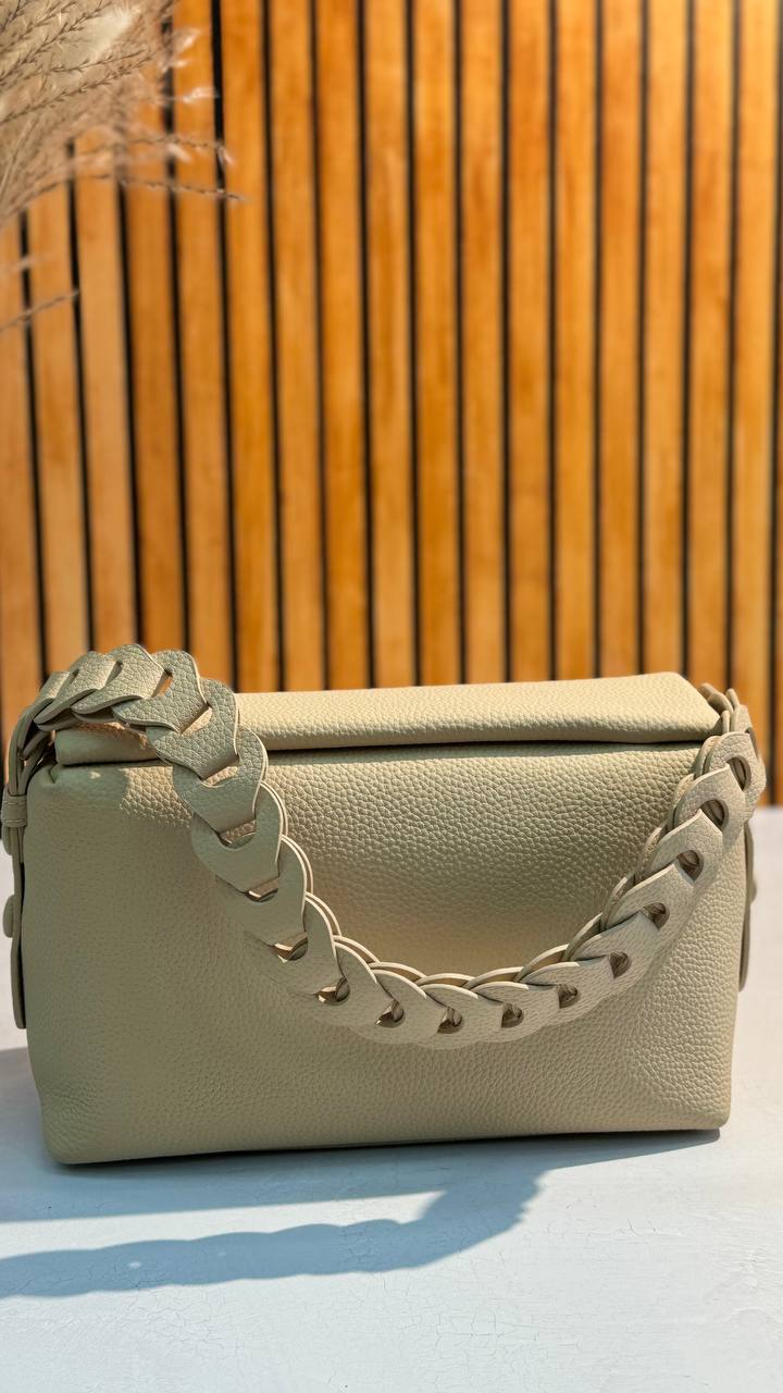 Modern Classic: Genuine Leather Handbag Elegance