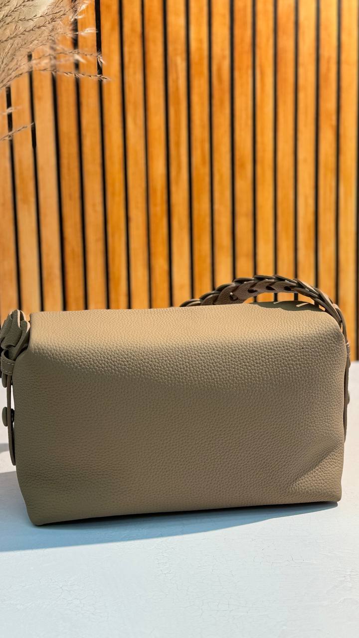 Modern Classic: Genuine Leather Handbag Elegance