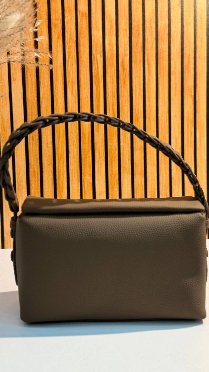 Modern Classic: Genuine Leather Handbag Elegance