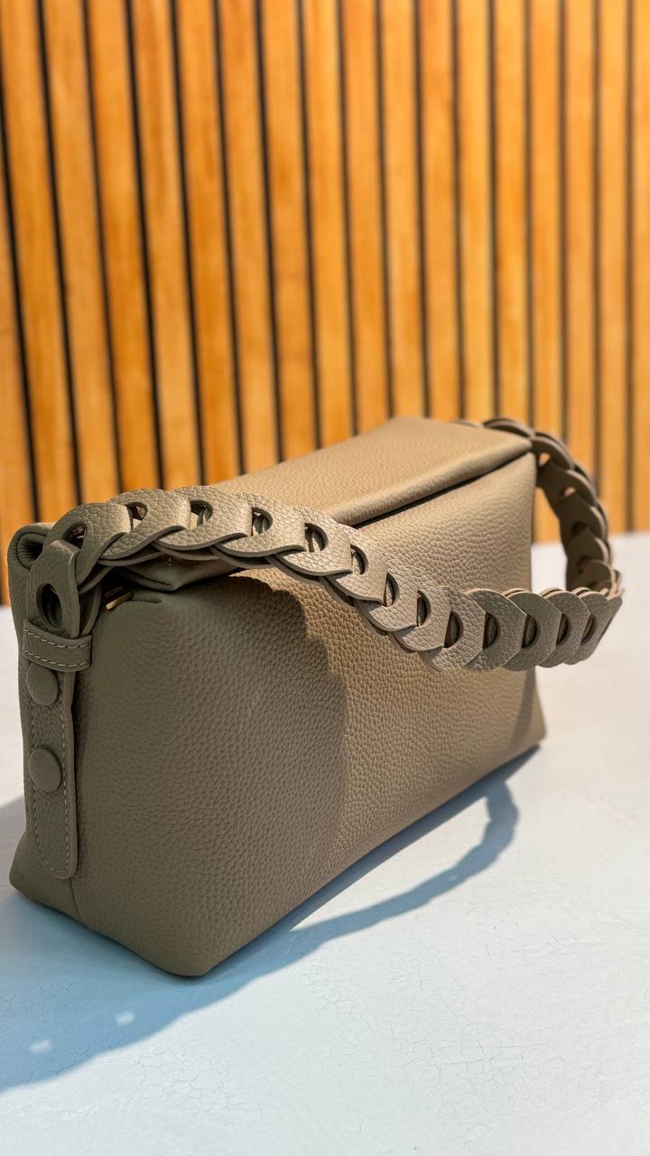 Modern Classic: Genuine Leather Handbag Elegance