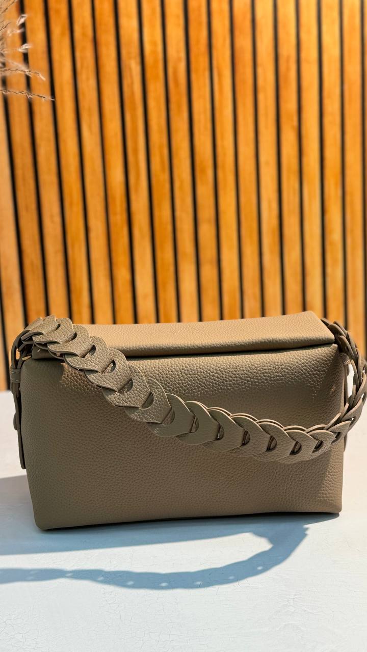 Modern Classic: Genuine Leather Handbag Elegance