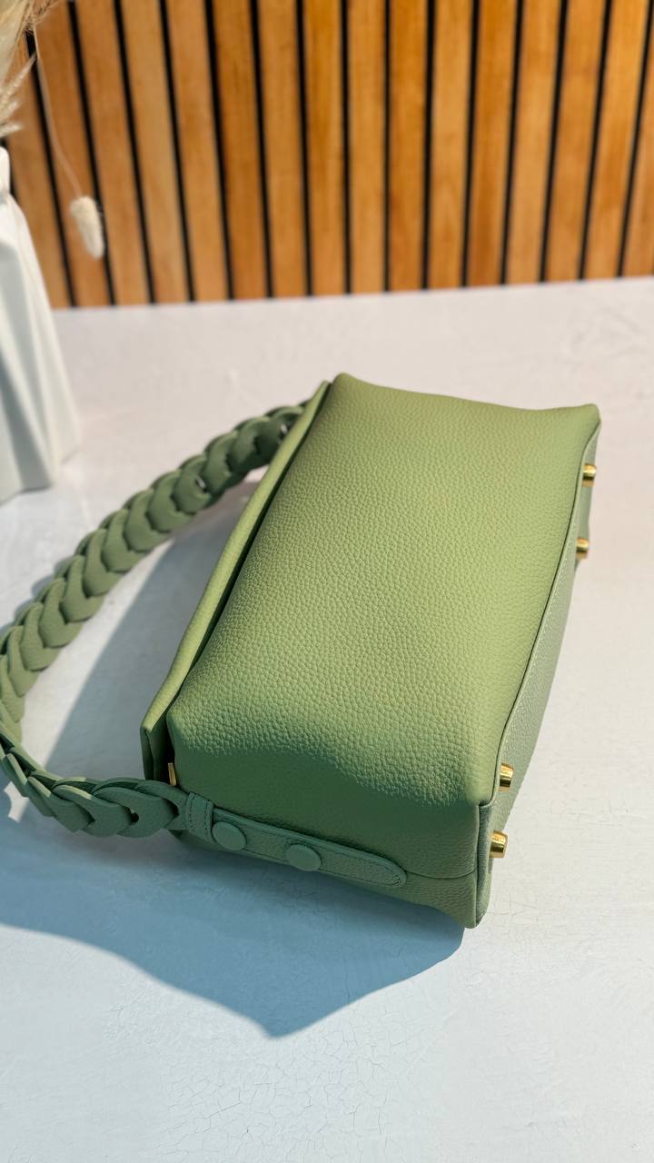 Modern Classic: Genuine Leather Handbag Elegance