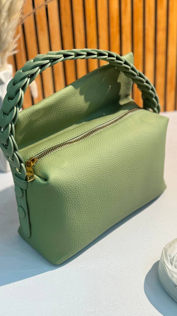 Modern Classic: Genuine Leather Handbag Elegance