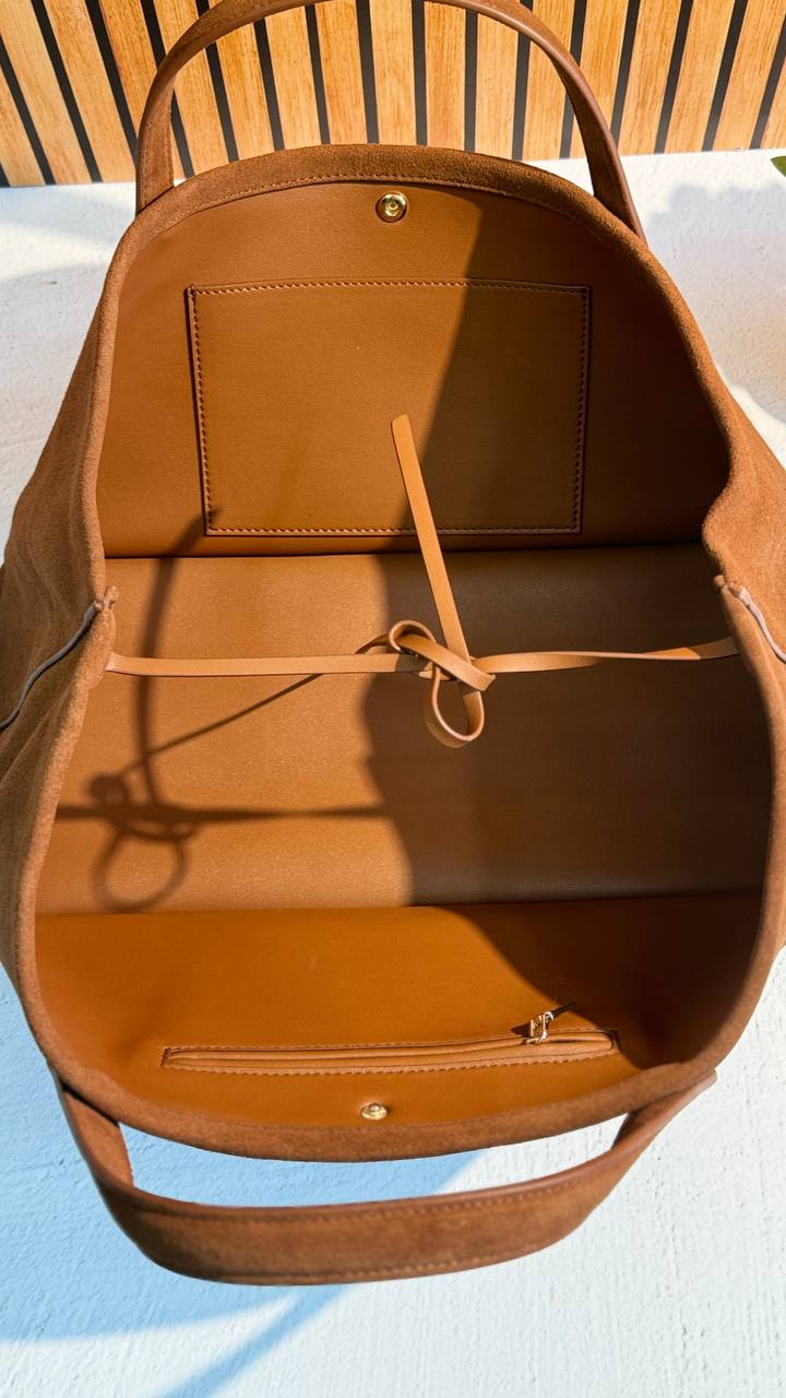Bag in Genuine Leather and Suede – Elegance and Style in Every Detail.