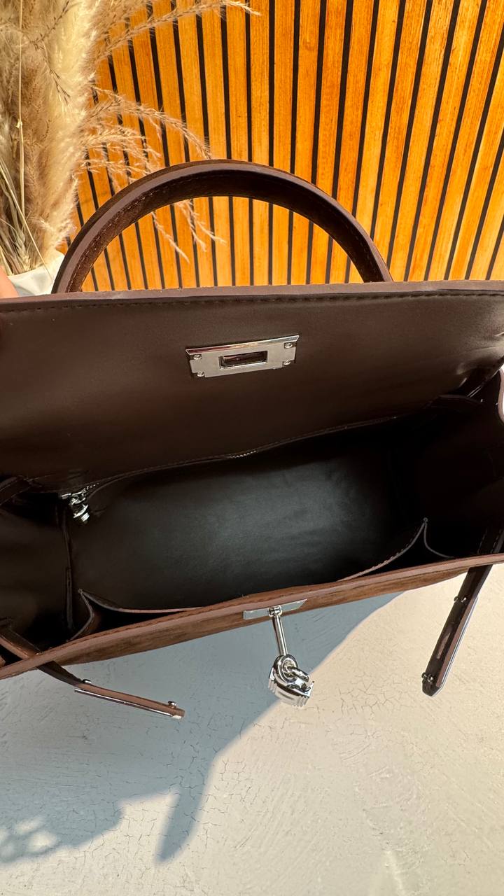 Dana – A Genuine Leather and Suede Bag – A Symbol of Status and Refined Taste