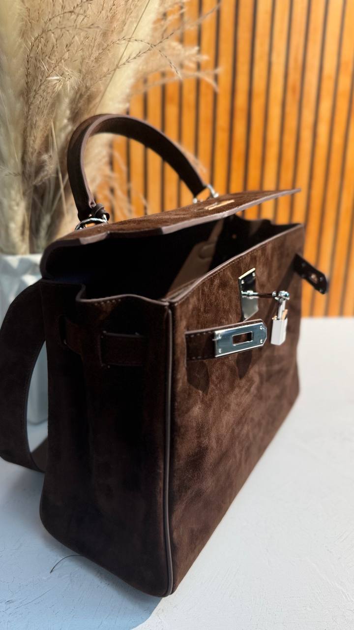 Dana – A Genuine Leather and Suede Bag – A Symbol of Status and Refined Taste