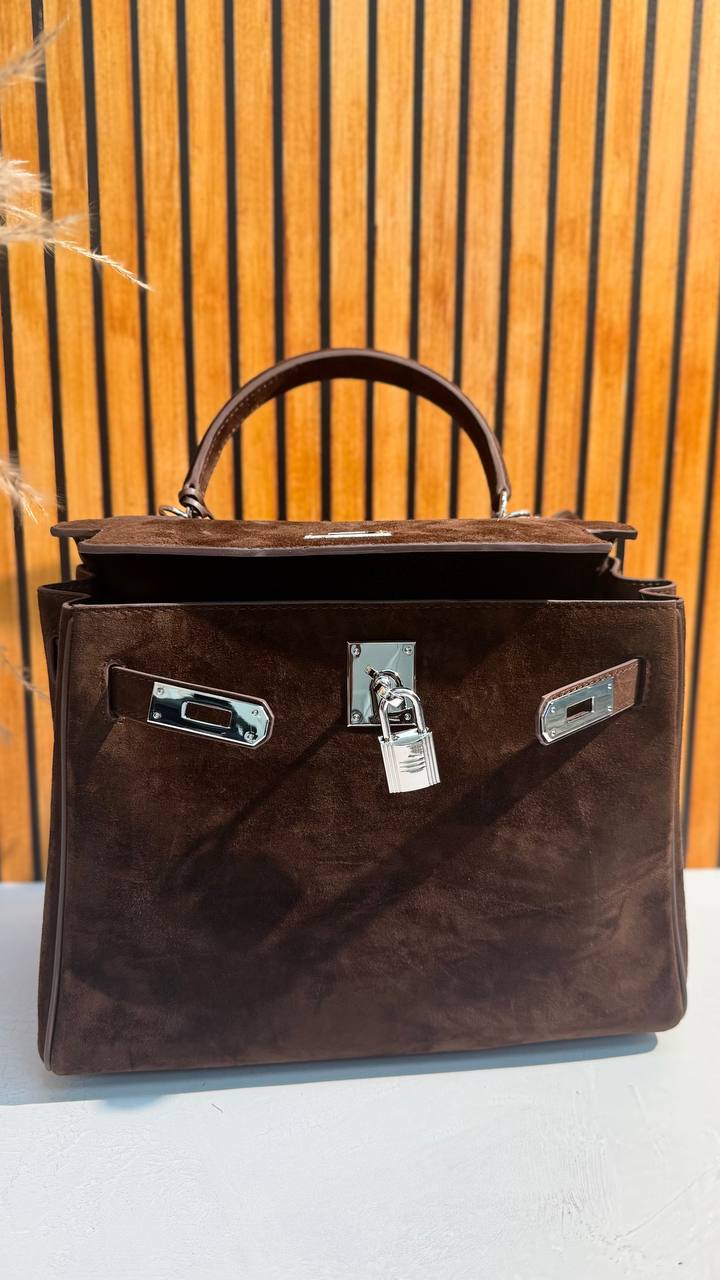 Dana – A Genuine Leather and Suede Bag – A Symbol of Status and Refined Taste