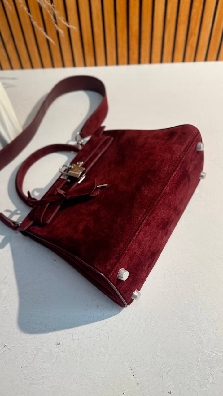 Dana – A Genuine Leather and Suede Bag – A Symbol of Status and Refined Taste