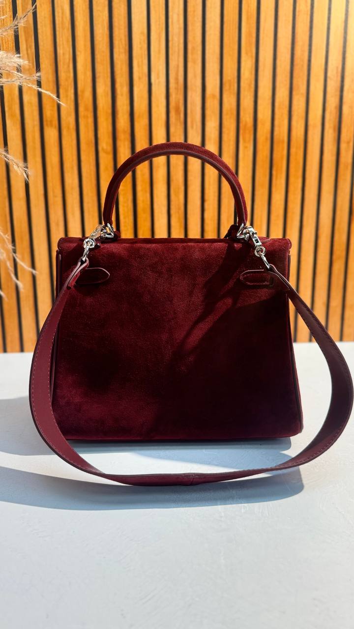 Dana – A Genuine Leather and Suede Bag – A Symbol of Status and Refined Taste