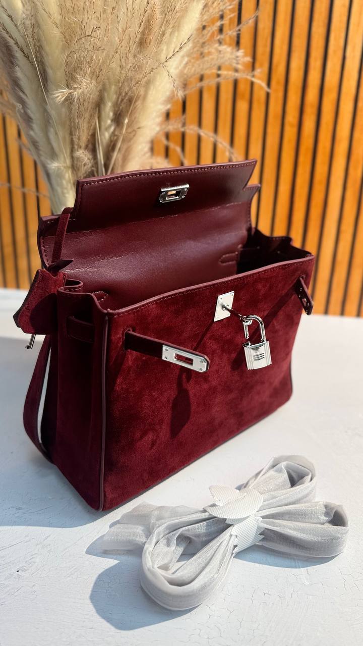 Dana – A Genuine Leather and Suede Bag – A Symbol of Status and Refined Taste