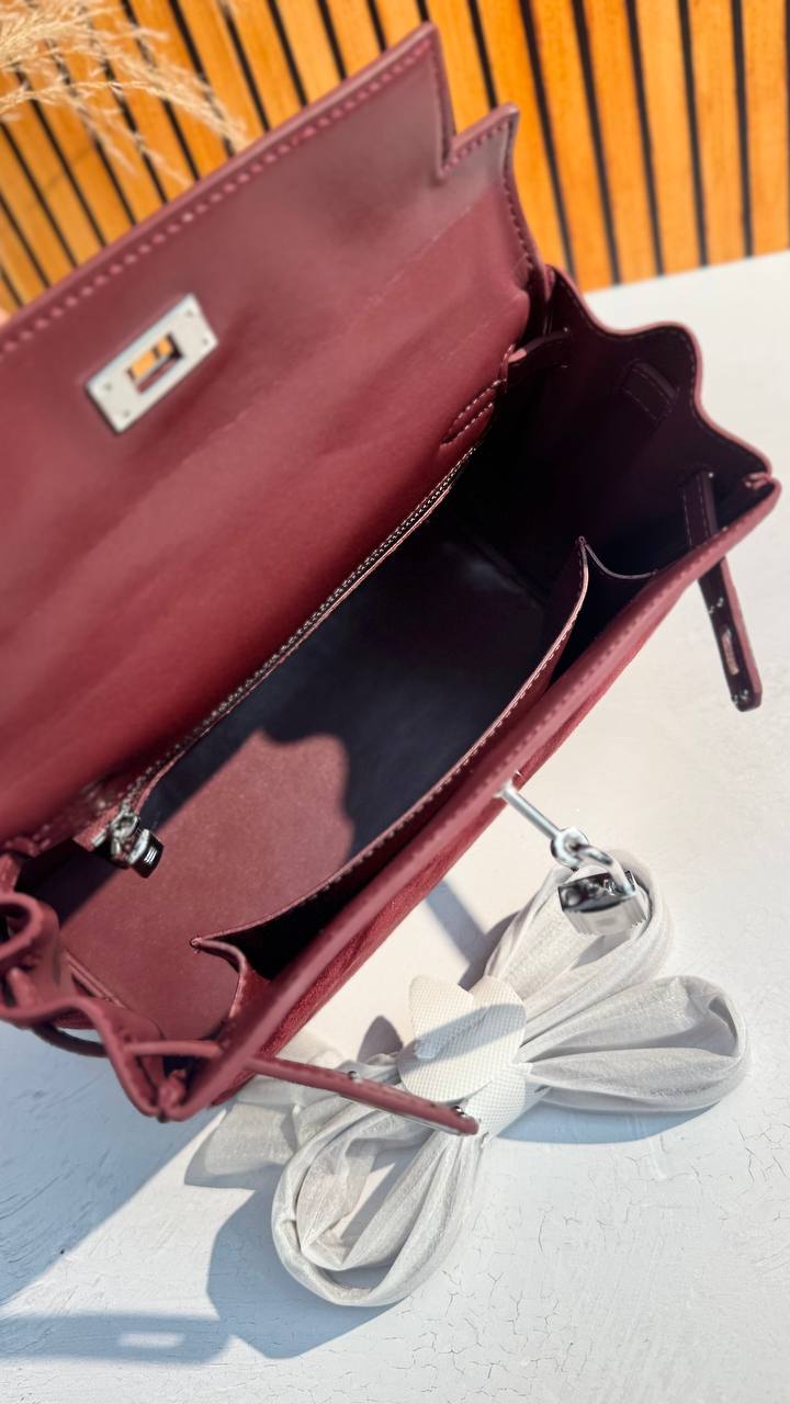 Dana – A Genuine Leather and Suede Bag – A Symbol of Status and Refined Taste