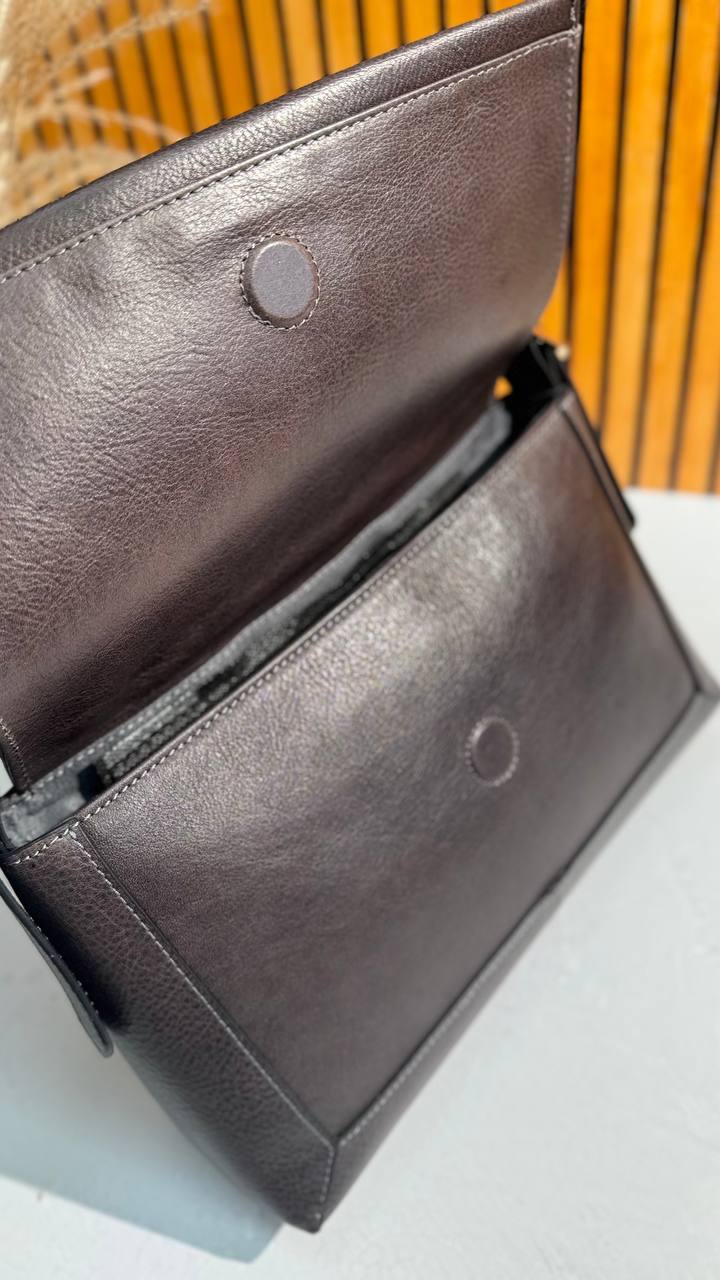 Stylish Leather Bag for the Business Woman