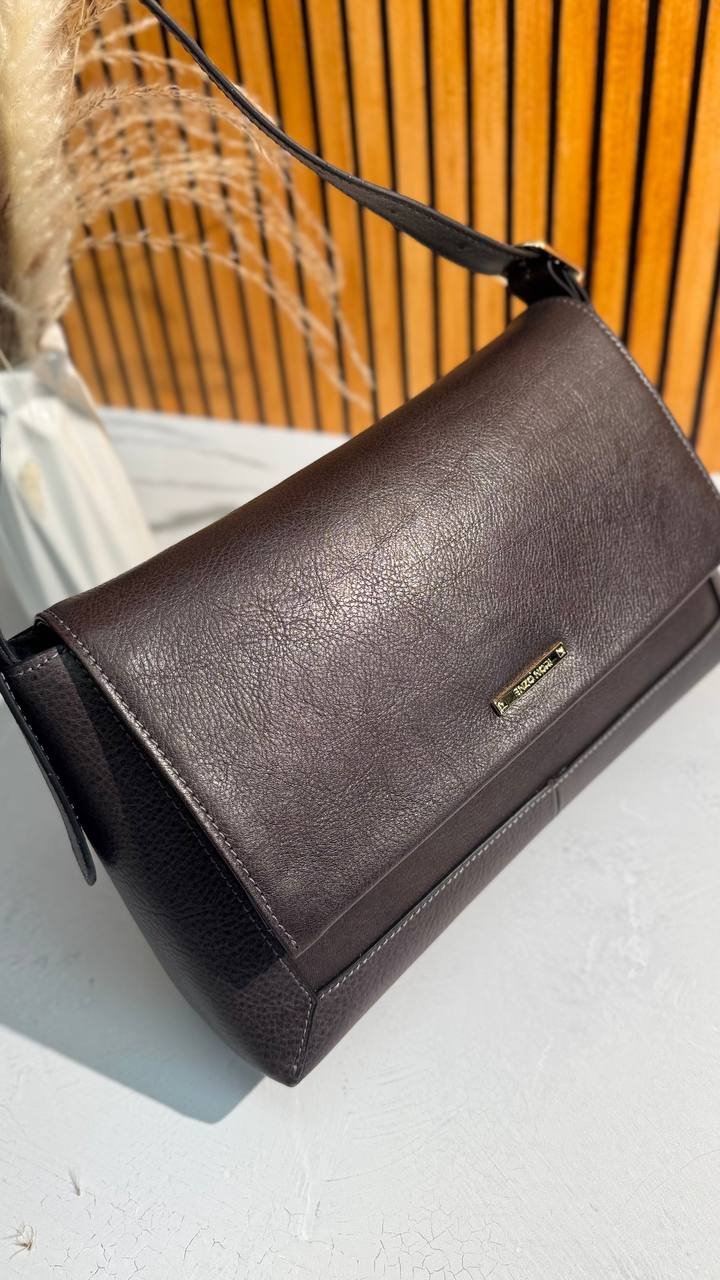 Stylish Leather Bag for the Business Woman