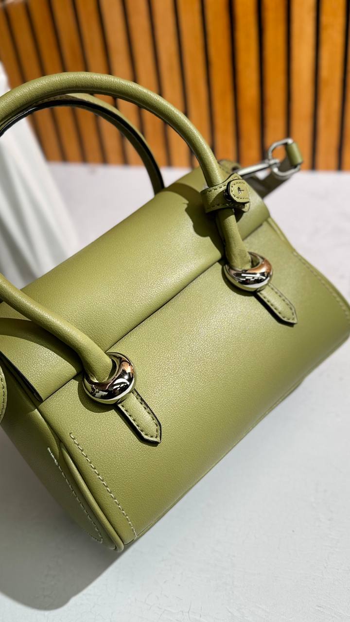 Timeless Elegance: Genuine Leather Handbag with Adjustable Shoulder Strap
