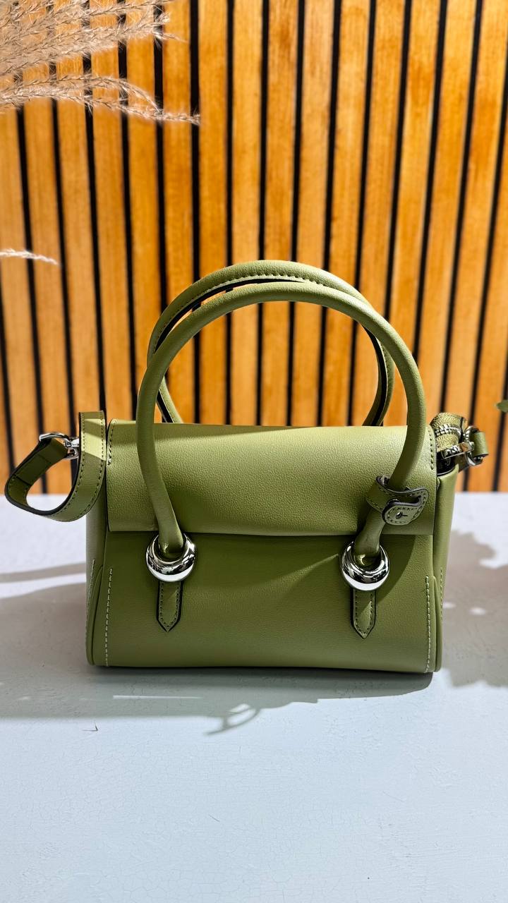 Timeless Elegance: Genuine Leather Handbag with Adjustable Shoulder Strap