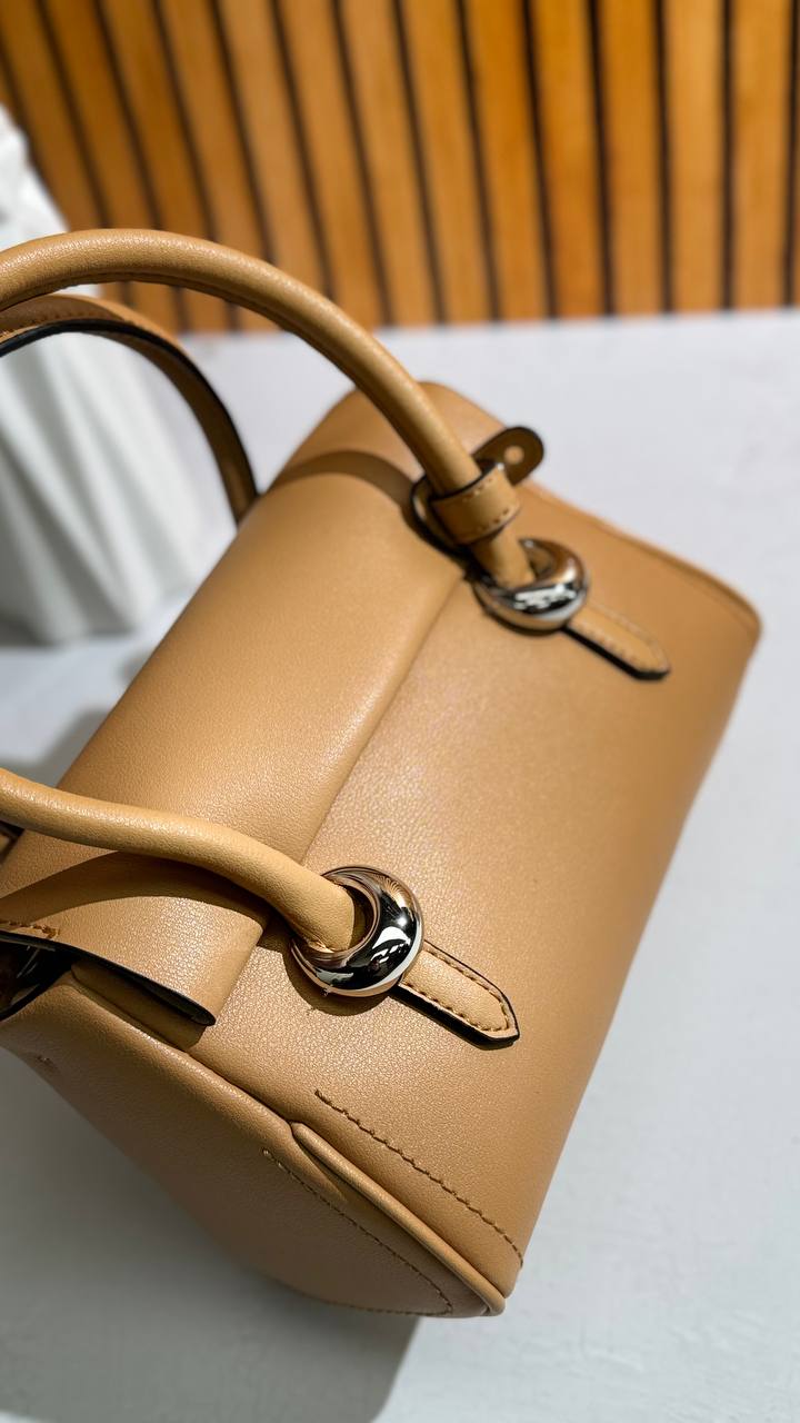 Timeless Elegance: Genuine Leather Handbag with Adjustable Shoulder Strap