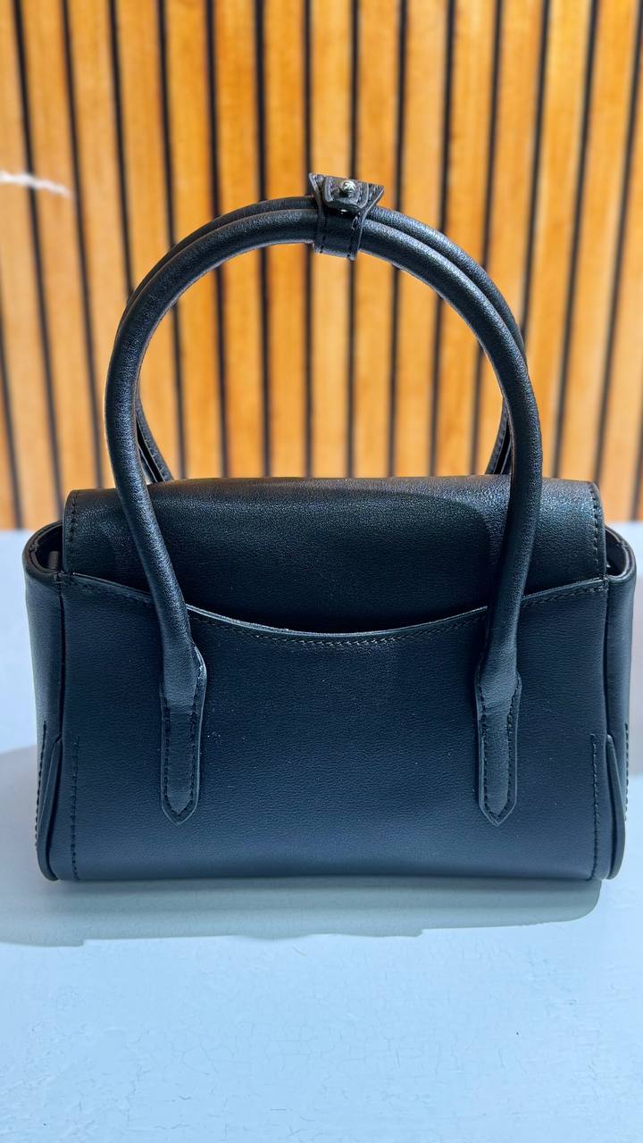 Timeless Elegance: Genuine Leather Handbag with Adjustable Shoulder Strap