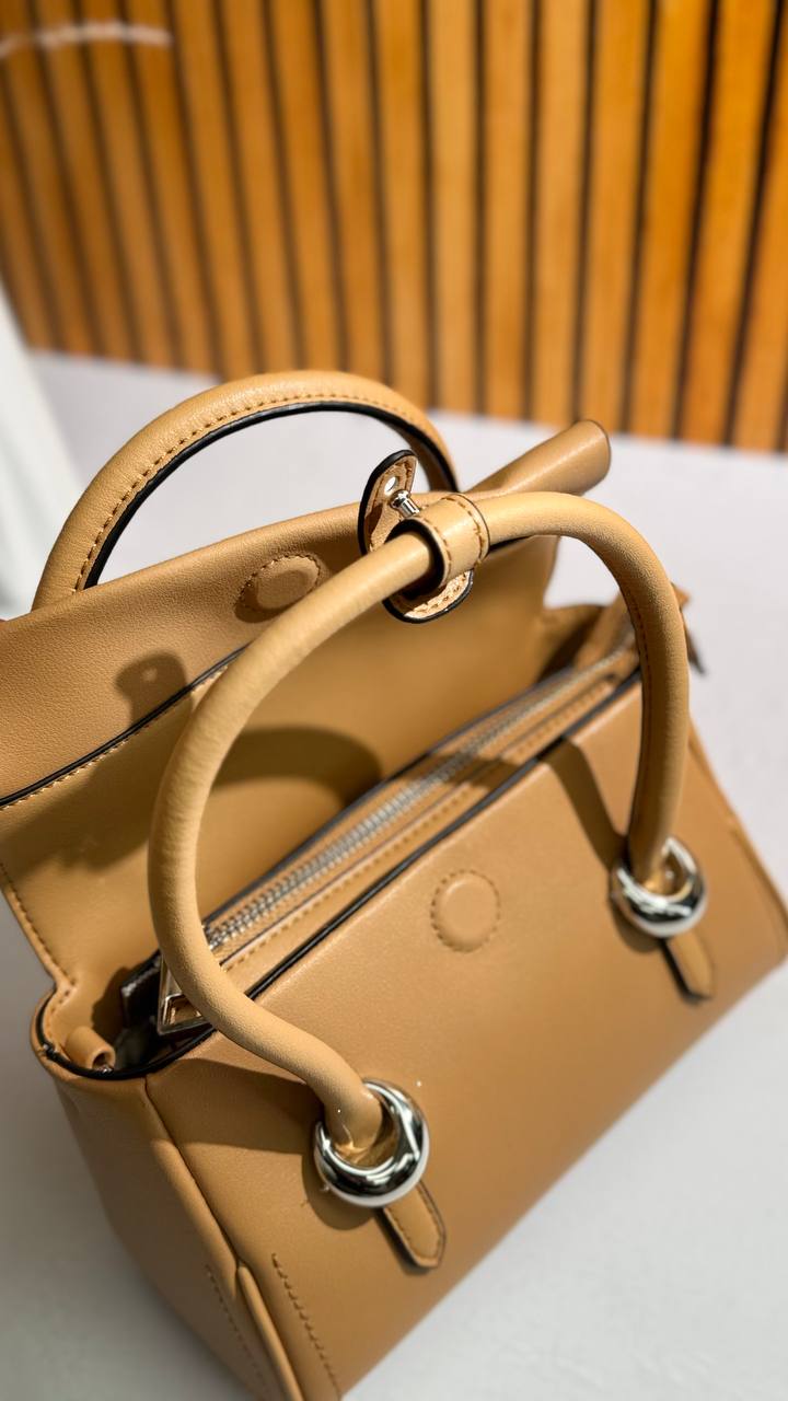 Timeless Elegance: Genuine Leather Handbag with Adjustable Shoulder Strap