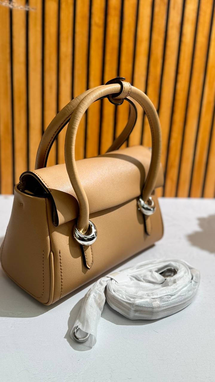 Timeless Elegance: Genuine Leather Handbag with Adjustable Shoulder Strap