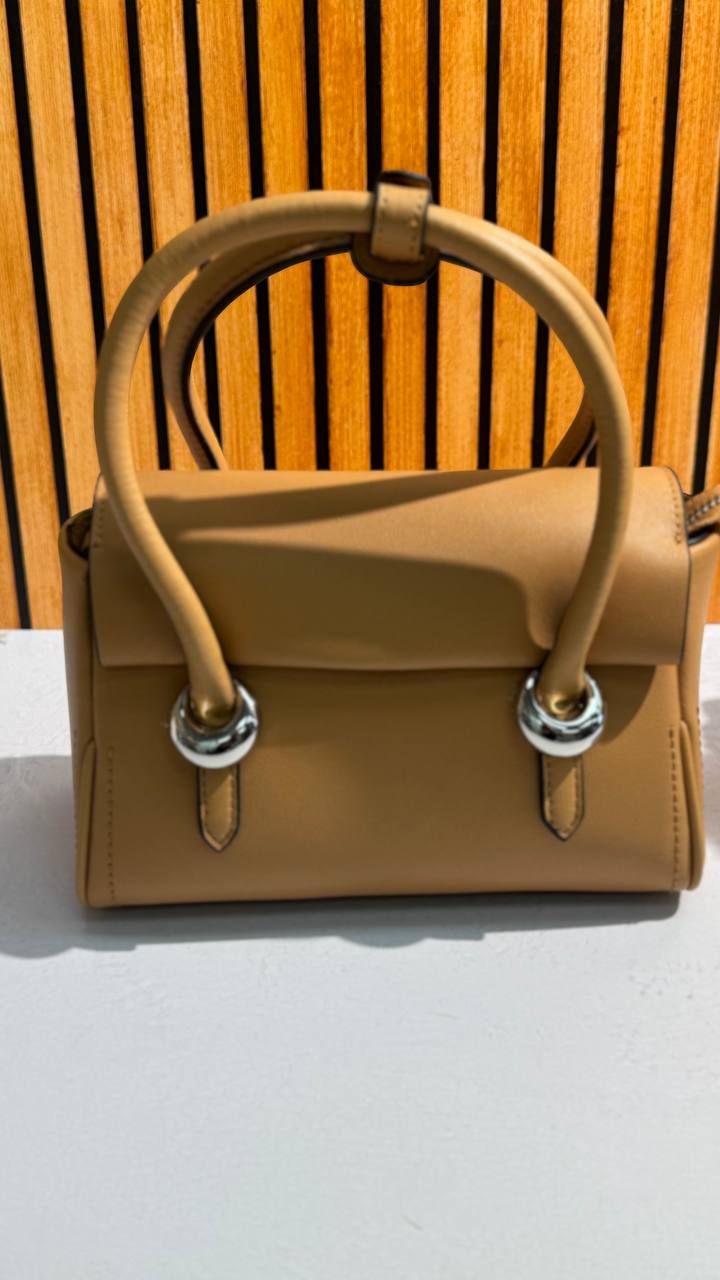Timeless Elegance: Genuine Leather Handbag with Adjustable Shoulder Strap