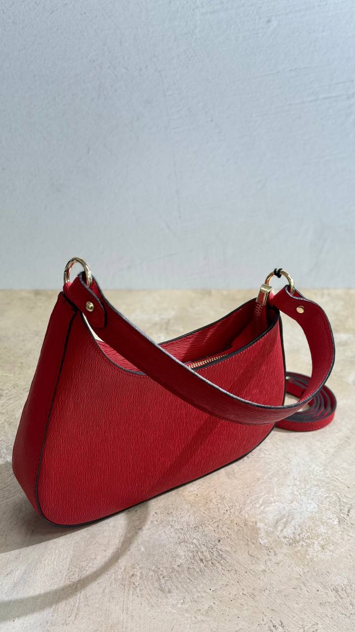 Elegant Red Bag – A Bold Accent for Your Style
