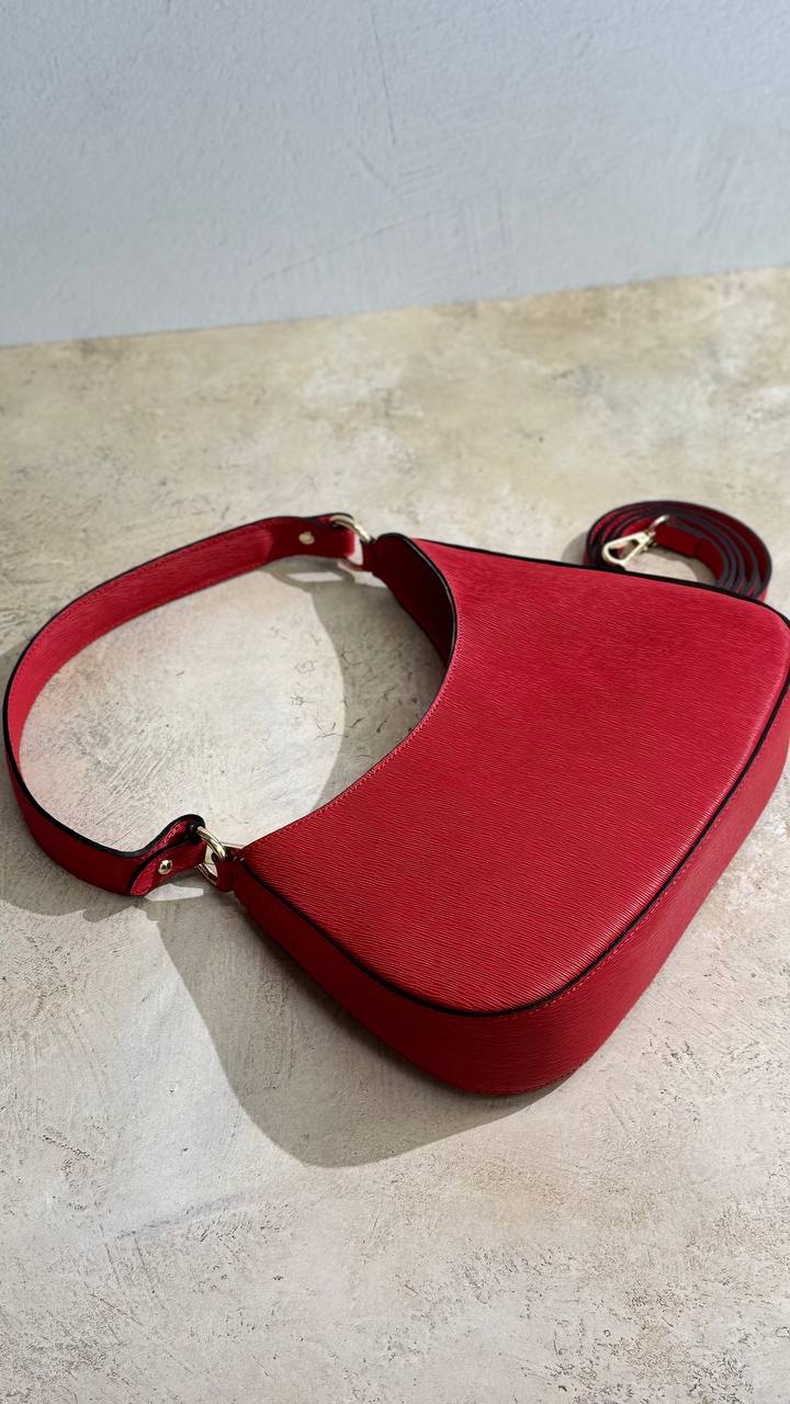 Elegant Red Bag – A Bold Accent for Your Style