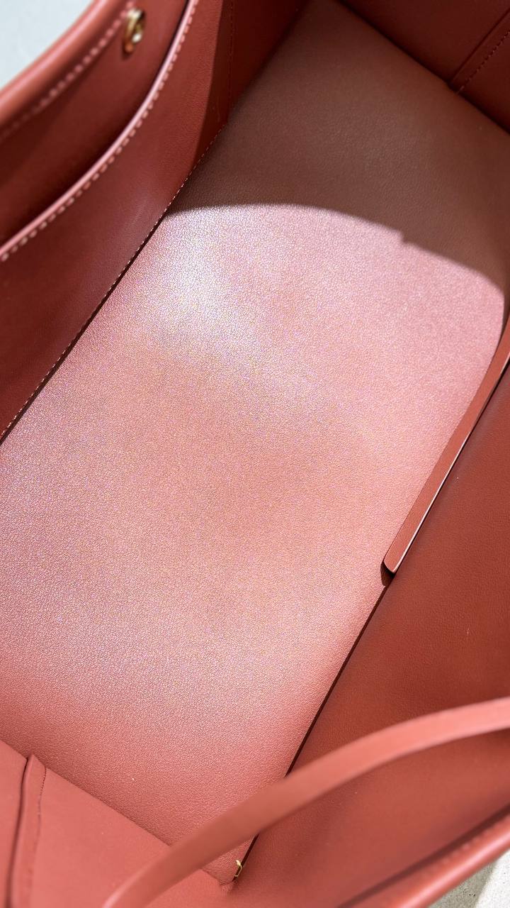 Bag in Genuine Leather and Suede – Elegance and Style in Every Detail.