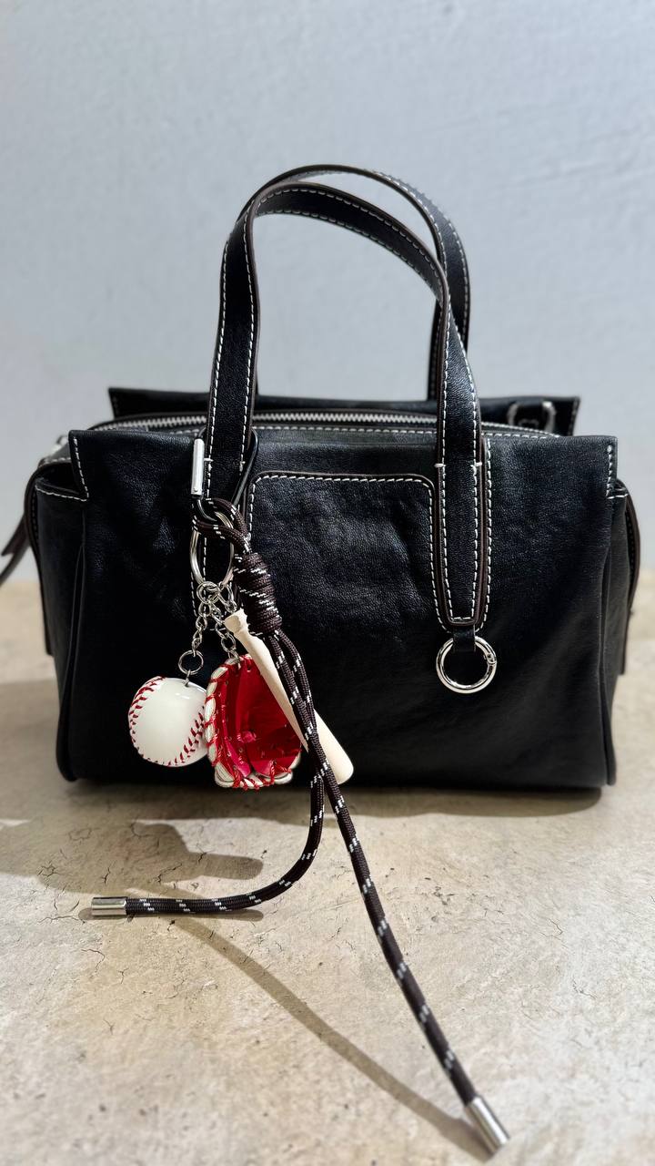 Timeless Elegance Leather Handbag with Adjustable Shoulder Strap