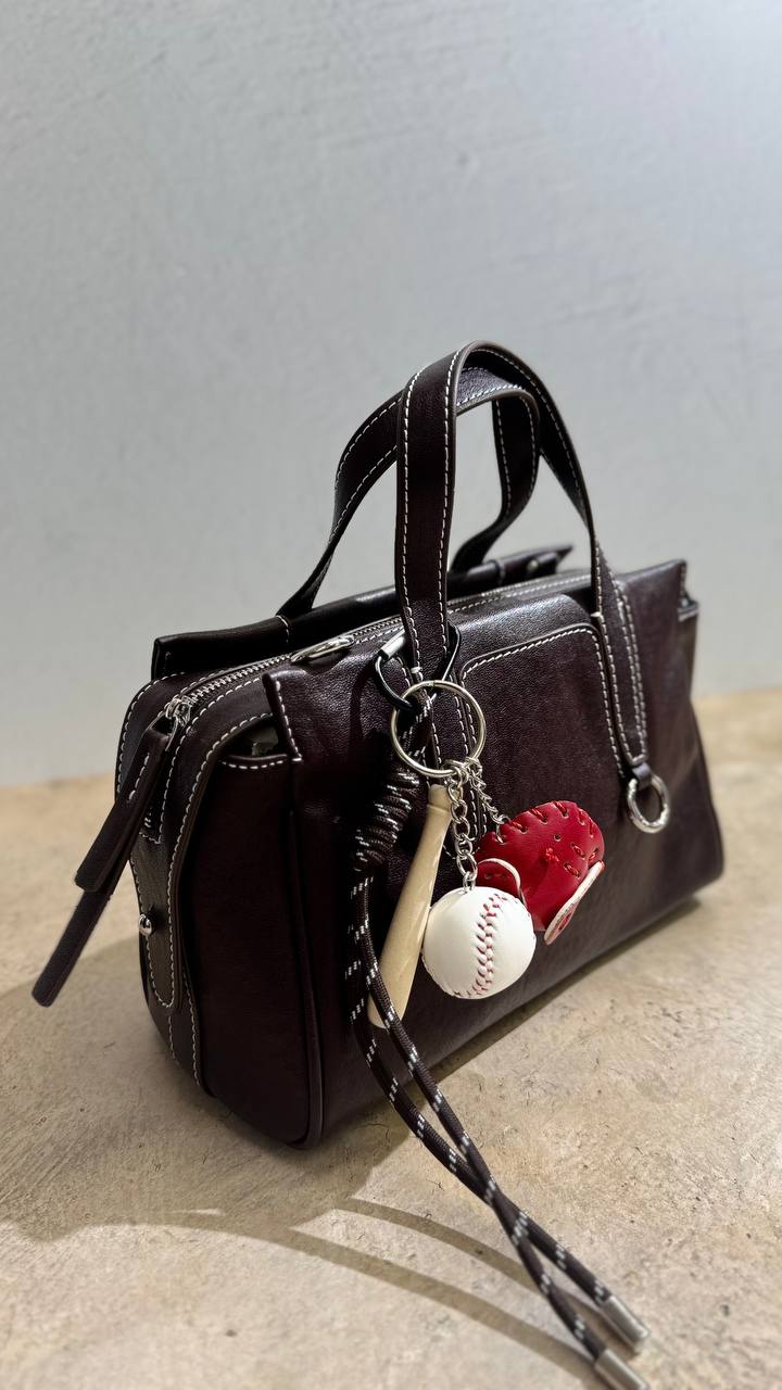 Timeless Elegance Leather Handbag with Adjustable Shoulder Strap