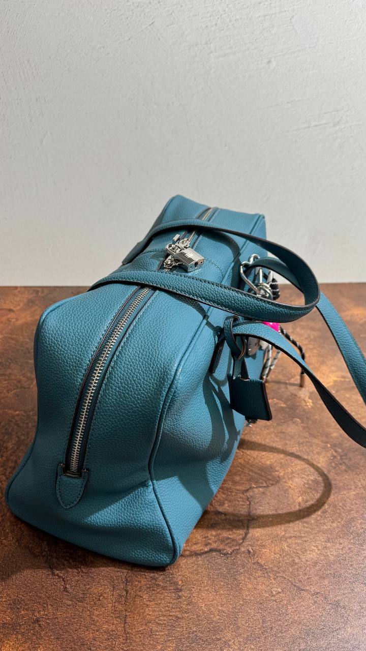 Azure Grace – Elegant Genuine Leather Bag