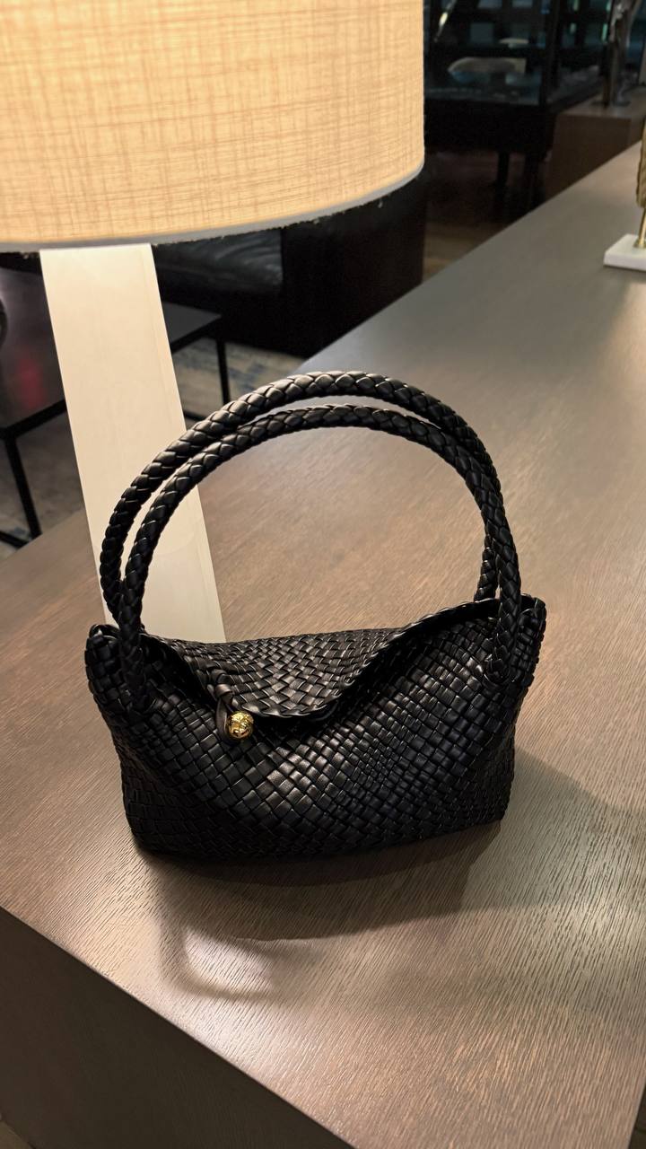 Luna Weave – A Genuine Leather Woven Bag for True Style Enthusiasts