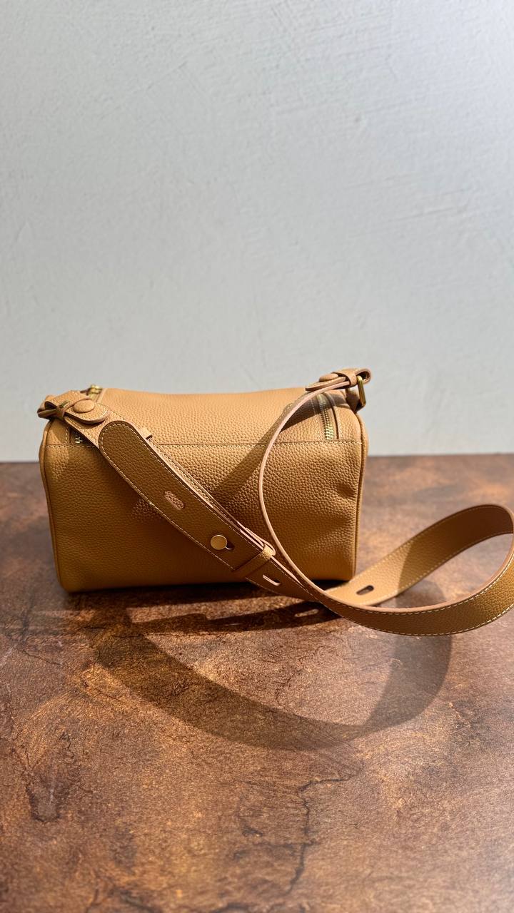 Madelyn Luxe” — Premium Leather Convertible Crossbody & Shoulder Bag