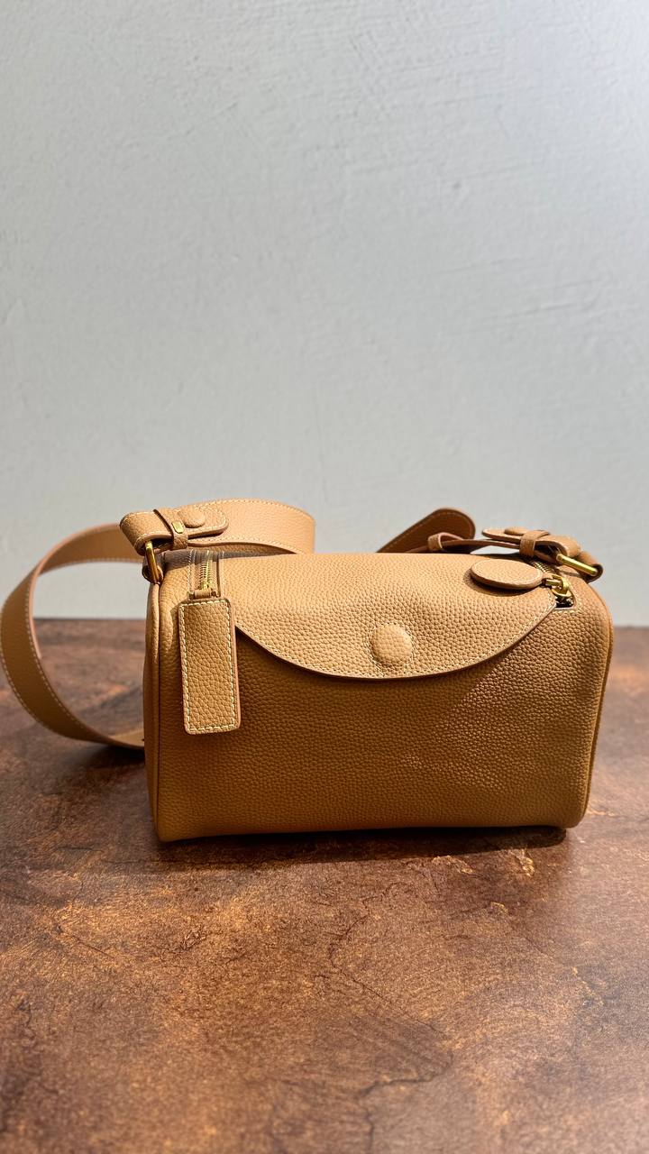 Madelyn Luxe” — Premium Leather Convertible Crossbody & Shoulder Bag