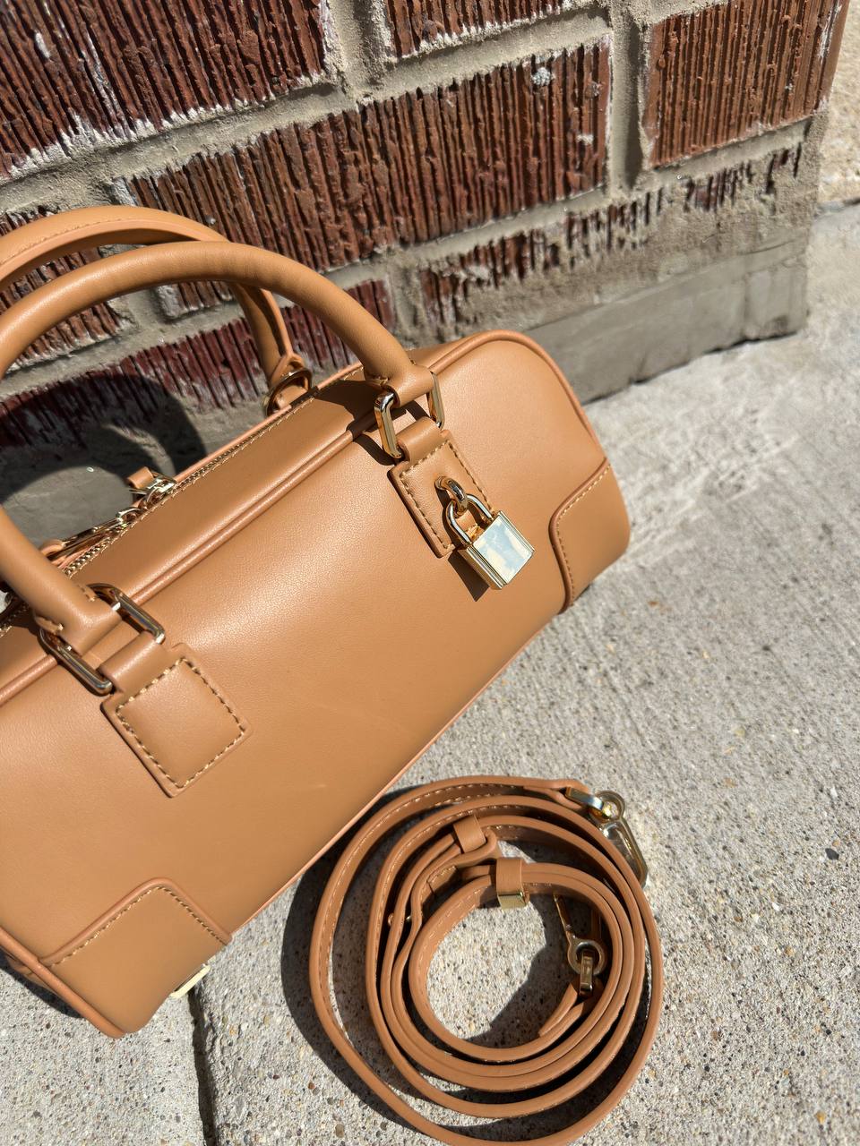 Elegant “Lock Charm” Genuine Leather Bag