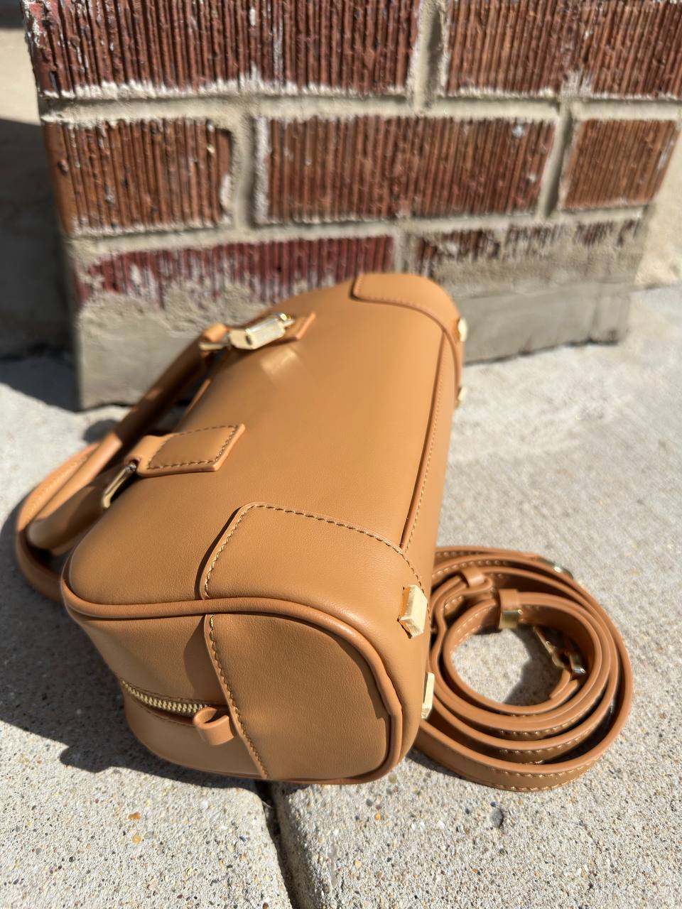 Elegant “Lock Charm” Genuine Leather Bag