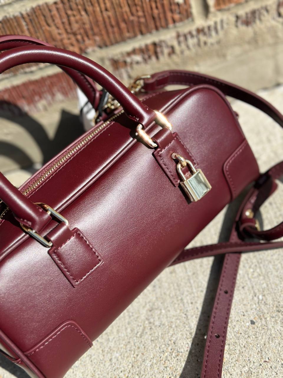 Elegant “Lock Charm” Genuine Leather Bag
