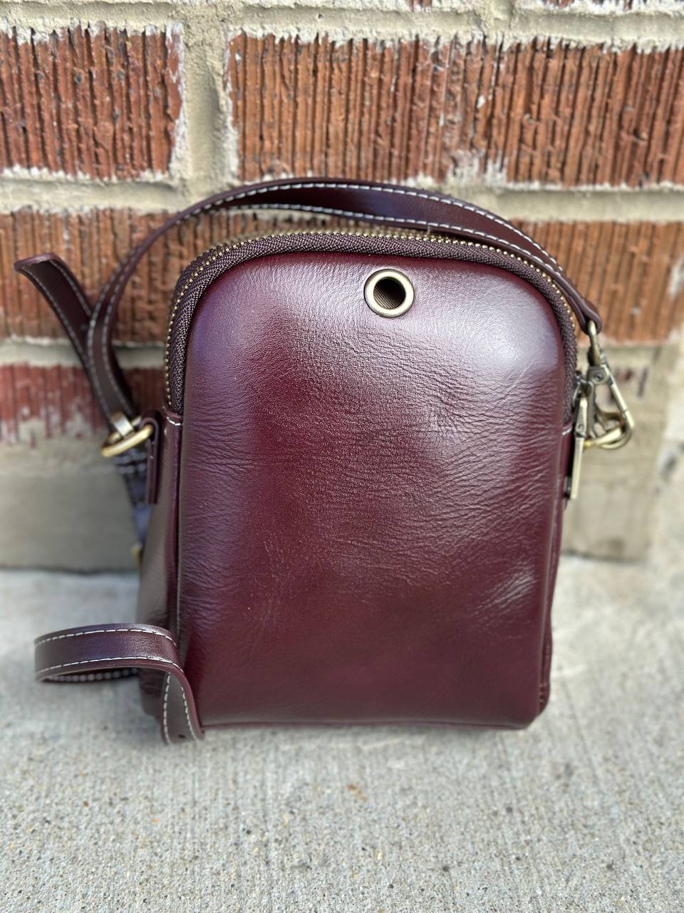 The Urban Classic — Compact Leather Bag for Style and Functionality
