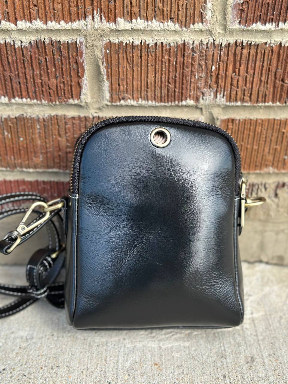 The Urban Classic — Compact Leather Bag for Style and Functionality