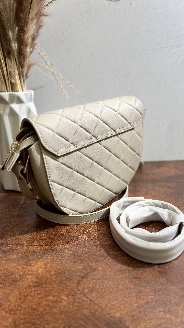 Genuine Leather Crossbody Bag — Elegance and Practicality in One Accessory
