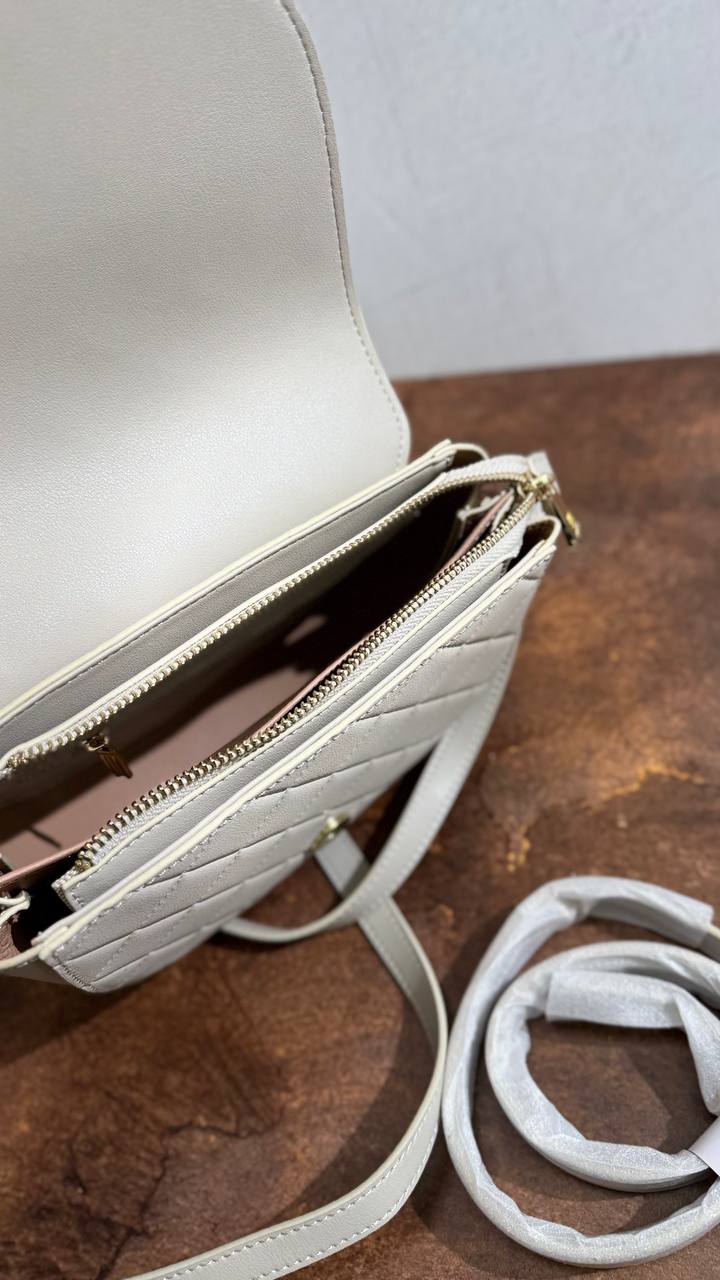 Genuine Leather Crossbody Bag — Elegance and Practicality in One Accessory