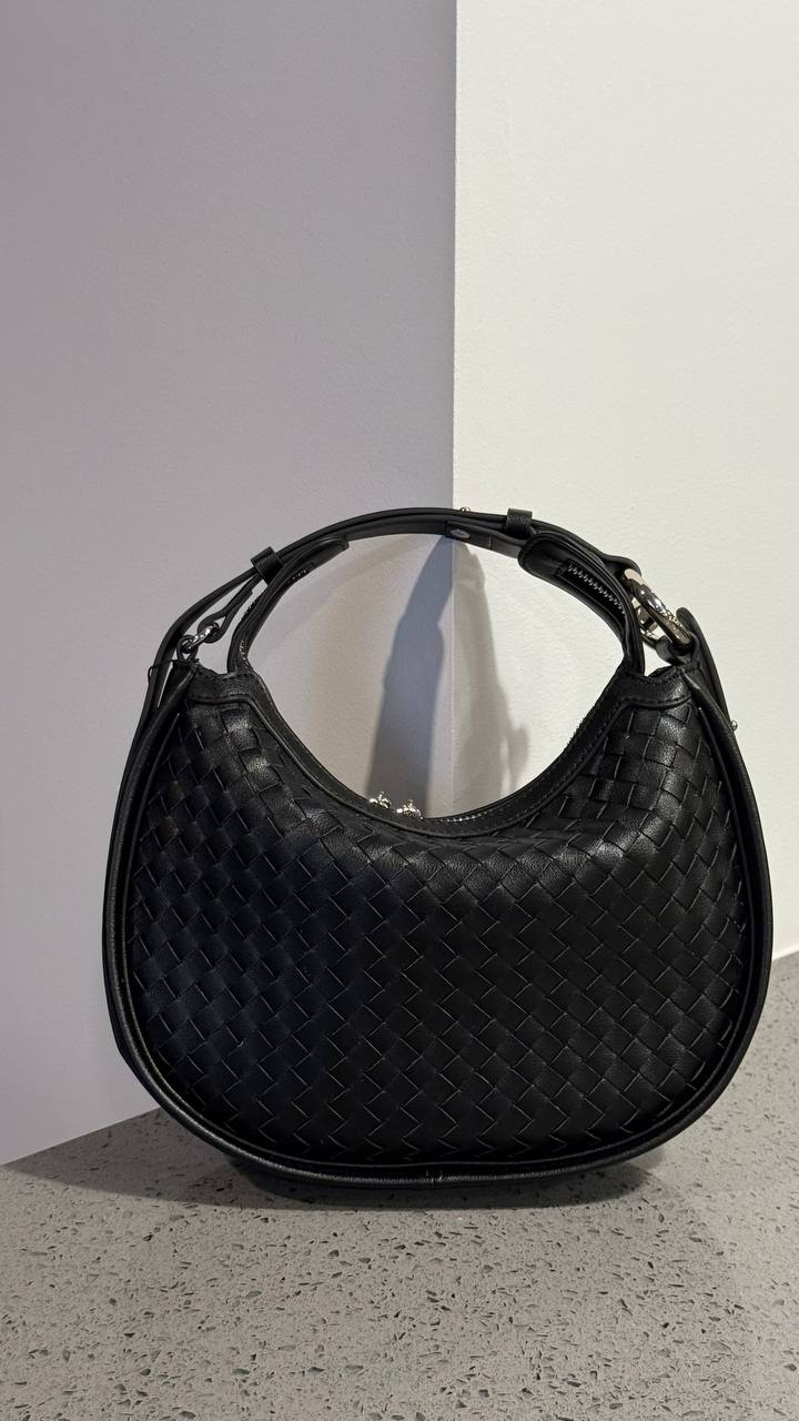 Hobo Bag “Eleganza” – Chic and Versatility in One Accessory