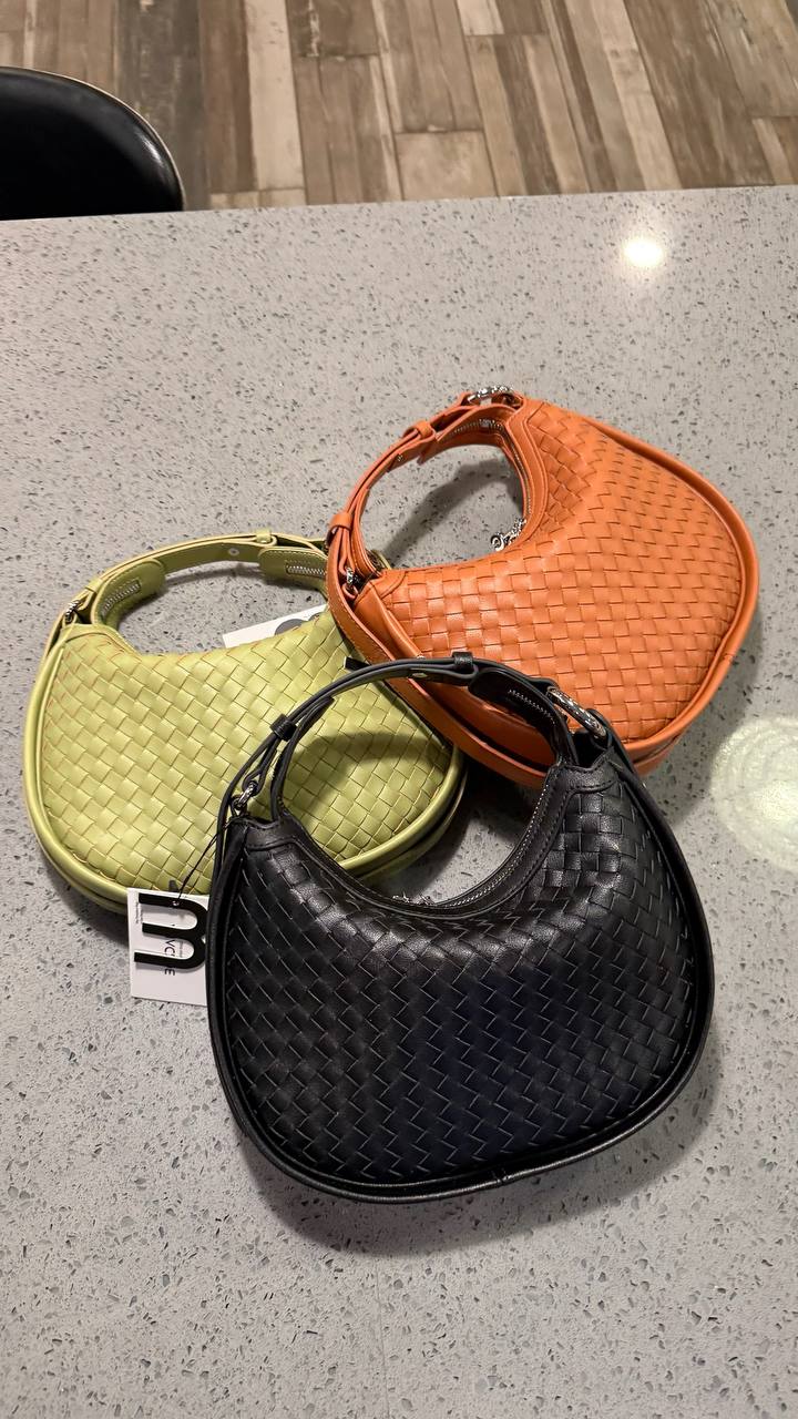 Hobo Bag “Eleganza” – Chic and Versatility in One Accessory