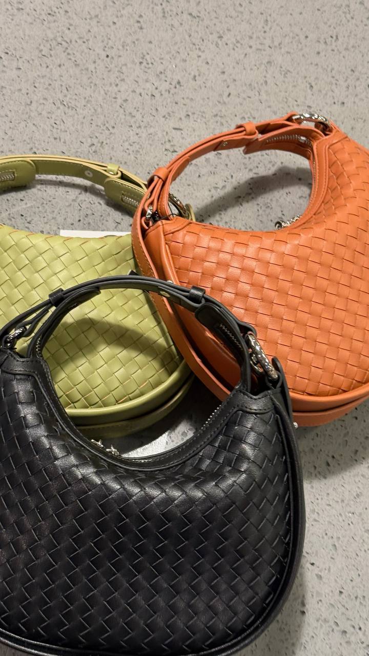 Hobo Bag “Eleganza” – Chic and Versatility in One Accessory