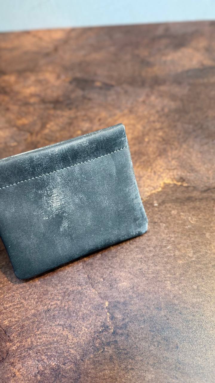 EliteSilk— Premium Card Holder