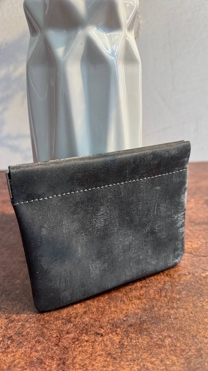 EliteSilk— Premium Card Holder