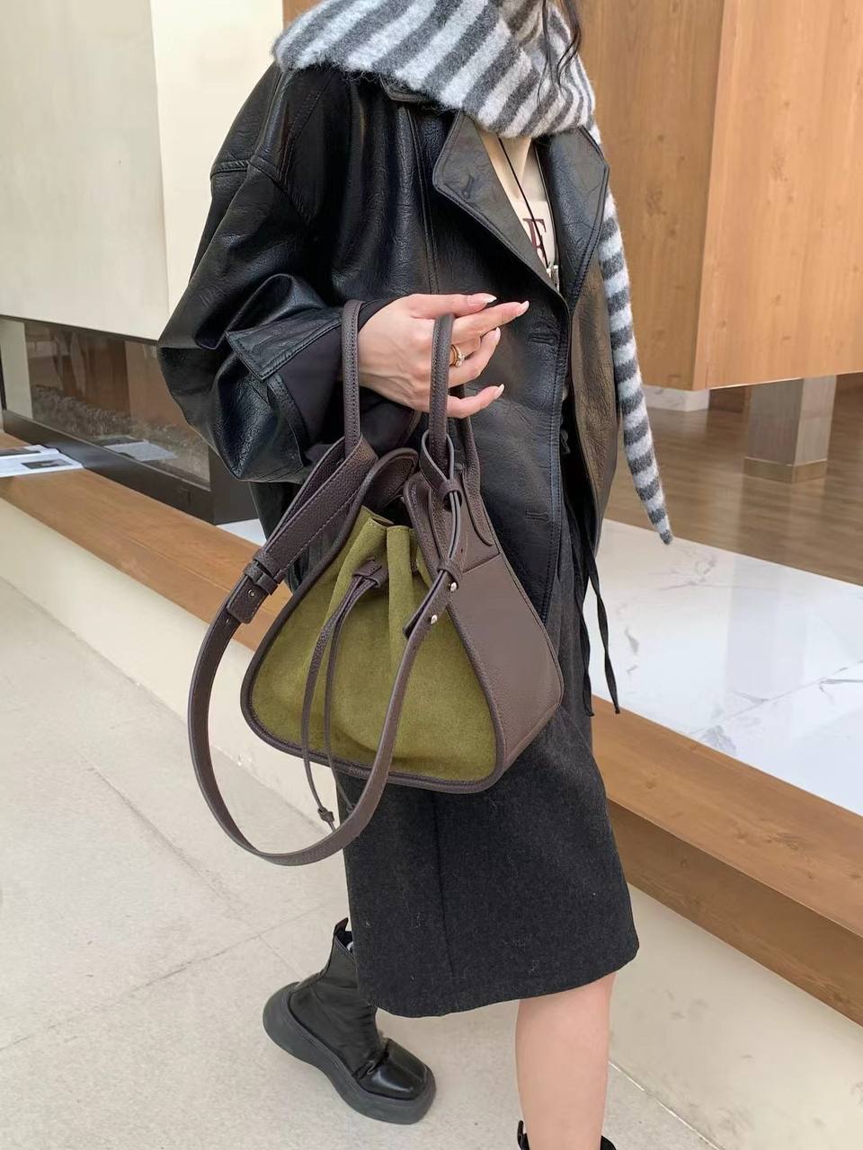 Darina – Elegant Shoulder Bag with Top Handle & Adjustable Strap