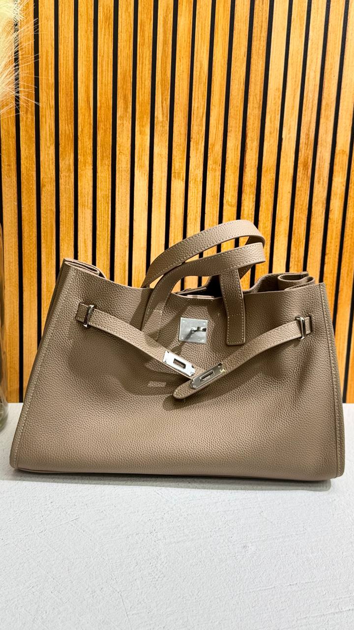 Urban Luxe — Genuine Leather Power Tote